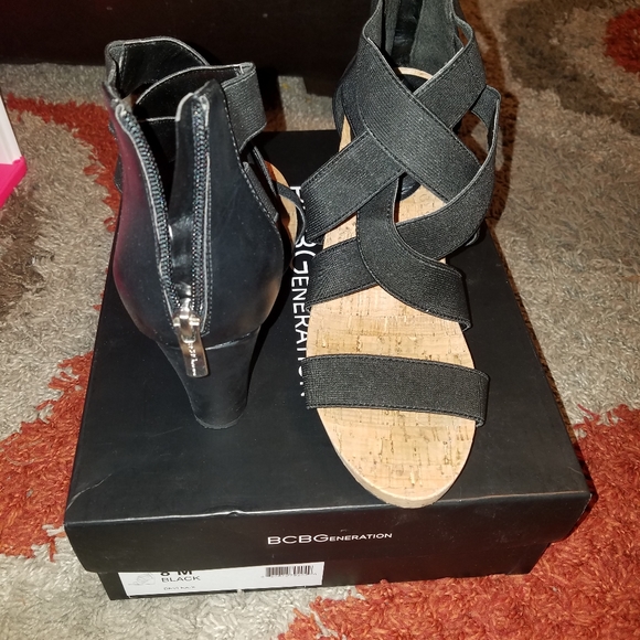 Cute Wedge - Picture 2 of 2